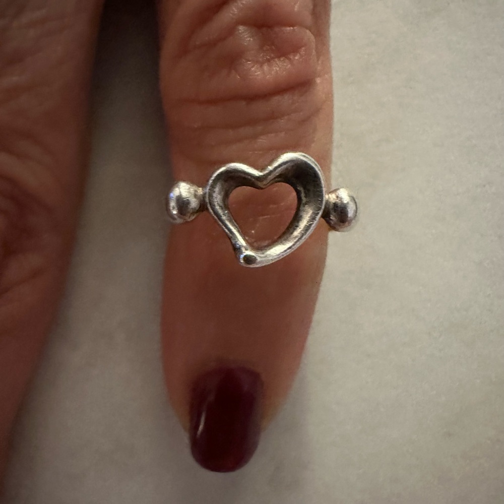 Tiffany & Co, Elsa Peretti Open Heart Ring. Ring size 4ish